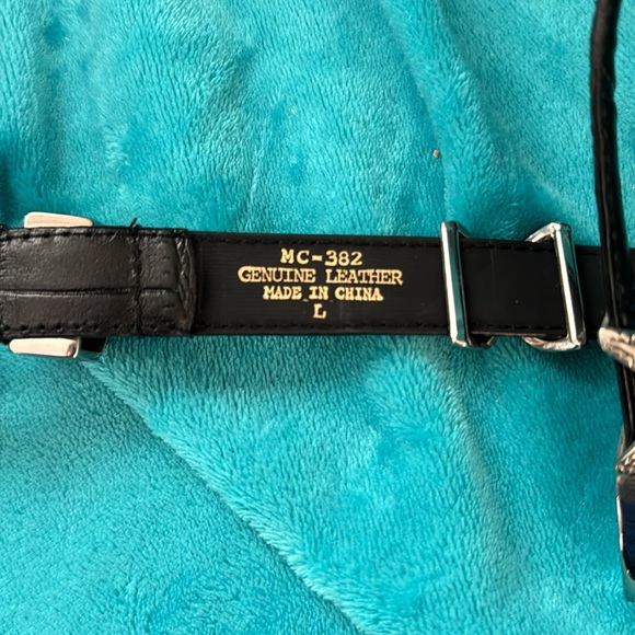 NWOT Ladies Black Leather Belt with silver buckle - Picture 4 of 4